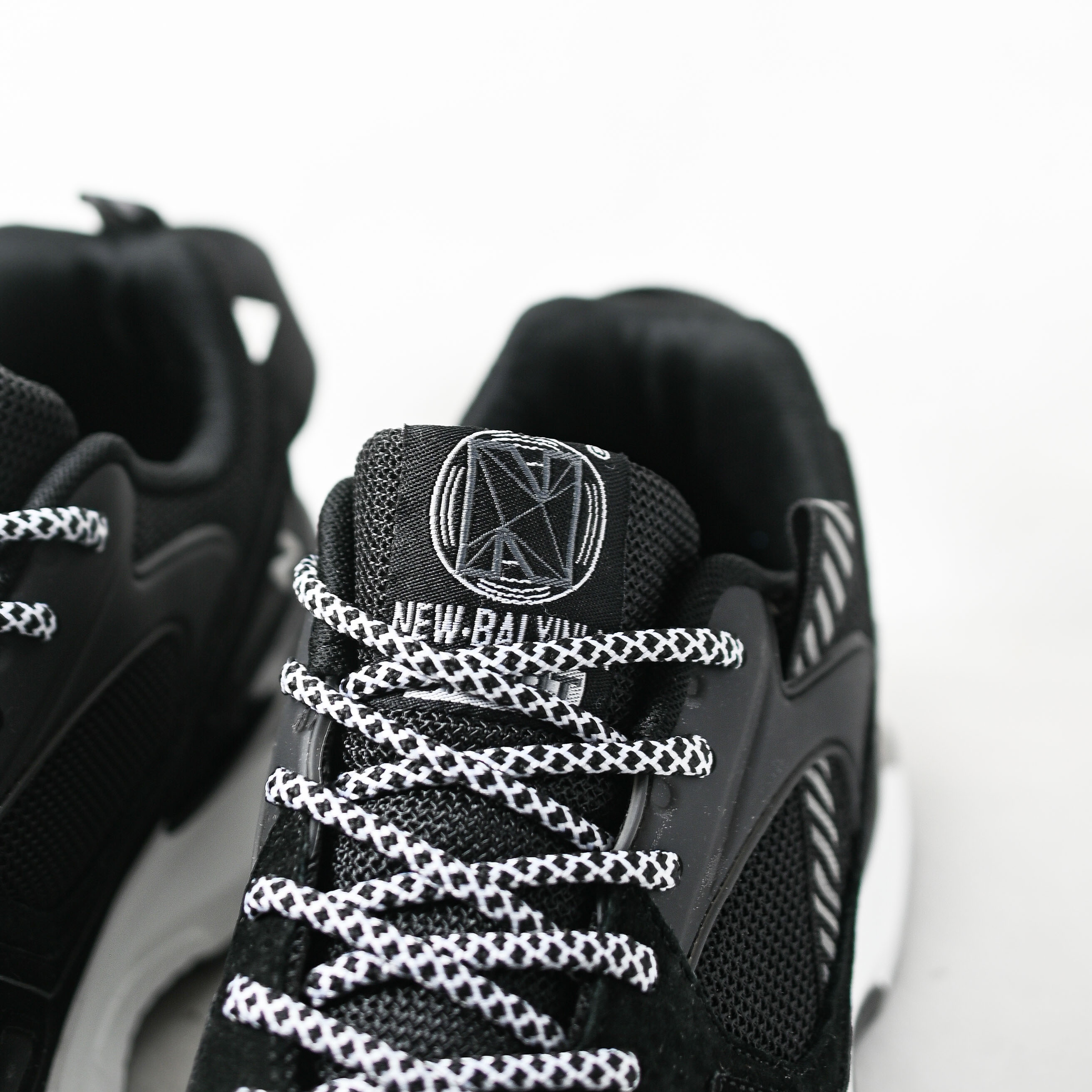 Giày thể thao nam thời trang