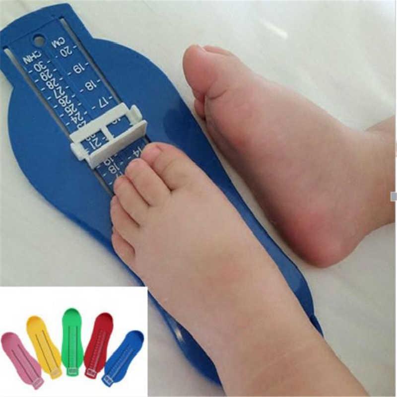 Dụng cụ đo bàn chân cho bé, hoặc cả nhà tiện dụng