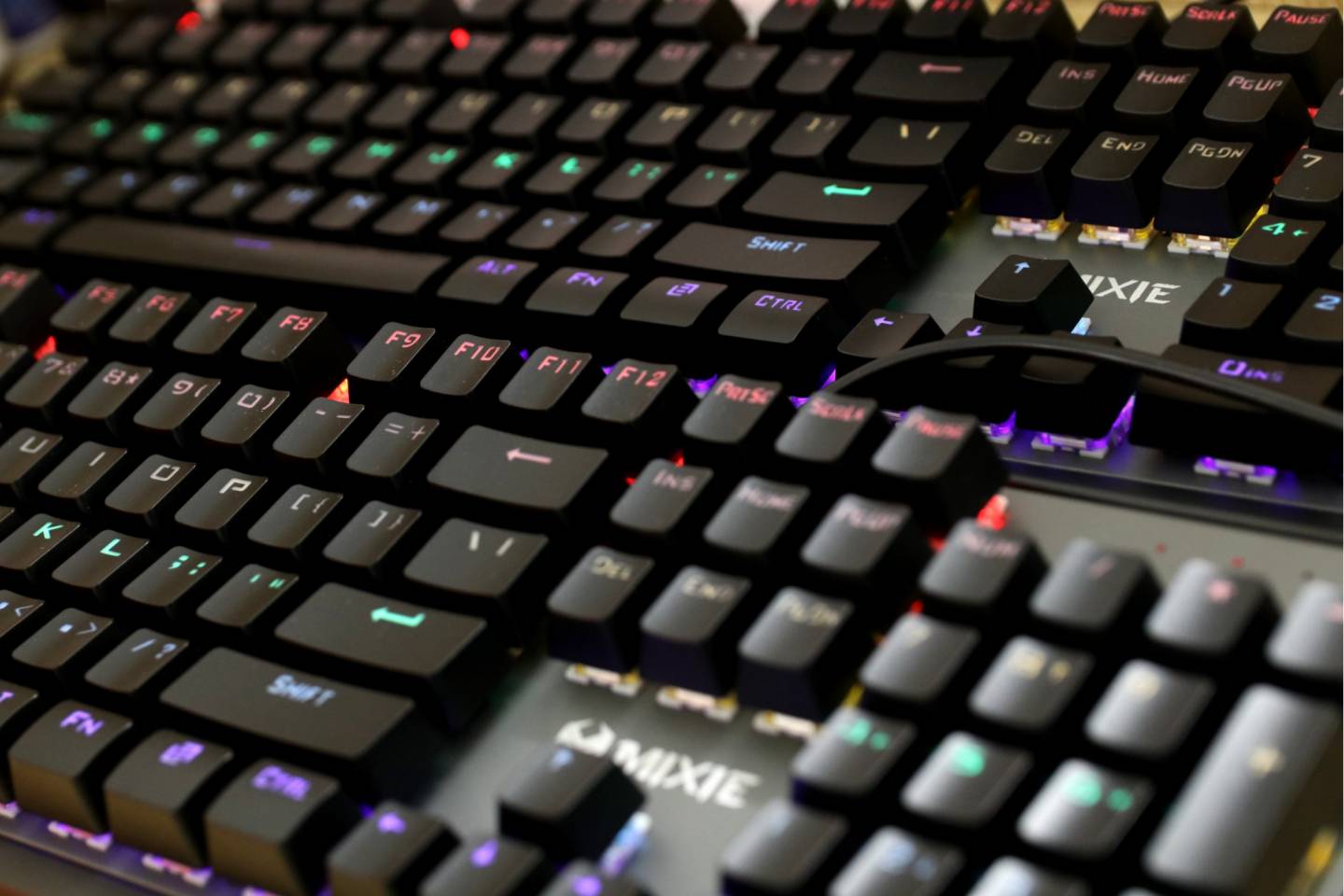 Bàn phím cơ Gaming MIXIE MK600 MULTI LED COLOR 104 phím Led RGB - Hàng chính hãng