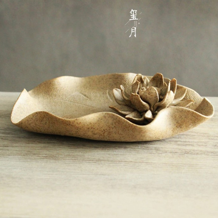 Chân đế cắm nhang trầm hương hình Hoa Sen bằng sứ