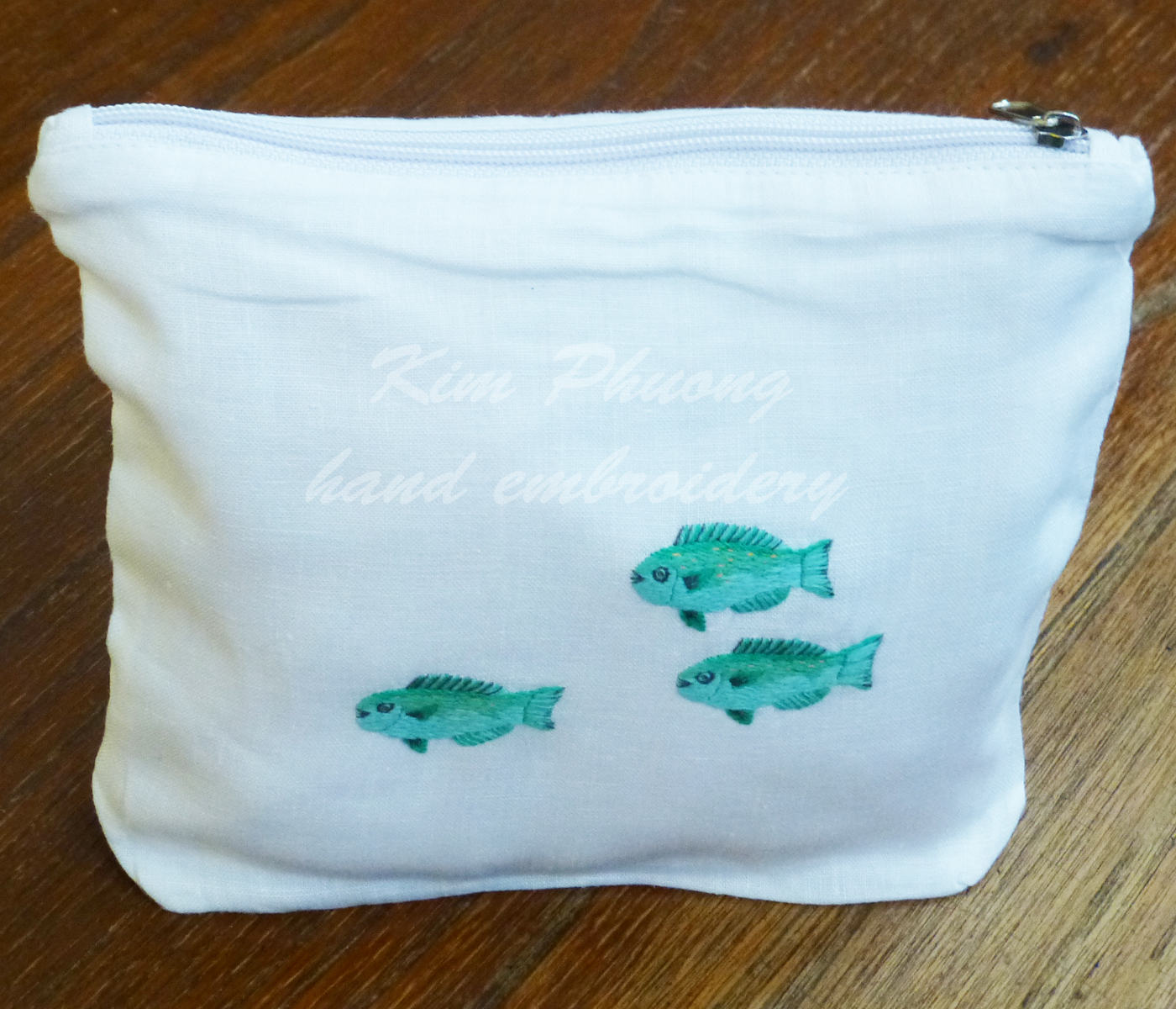 Túi mỹ phẩm thêu tay - 3 cá két xanh lá