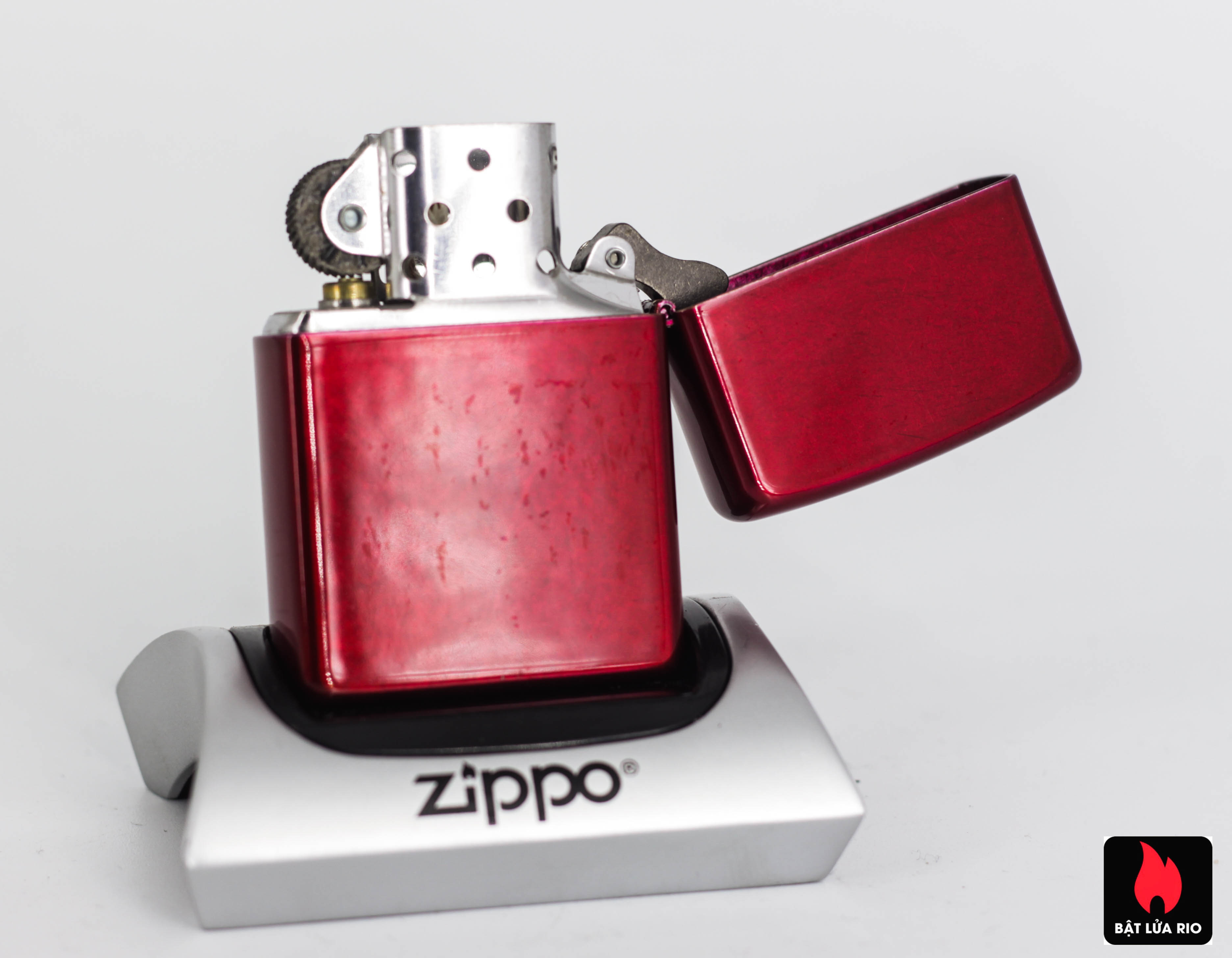 Bật Lửa Zippo 2009 – Zippo El Diablo Emblem Candy Apple Red