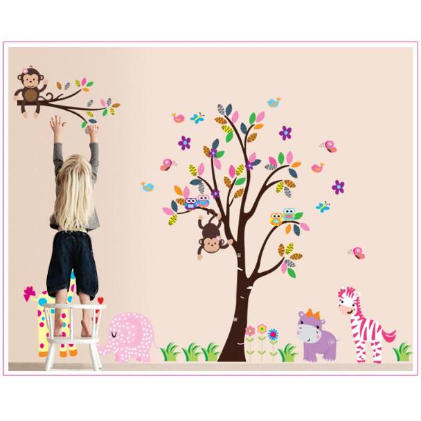 Decal trang trí tường - Thân Cây sắc màu vui chơi cùng Thú Voi hồng phun tim 03