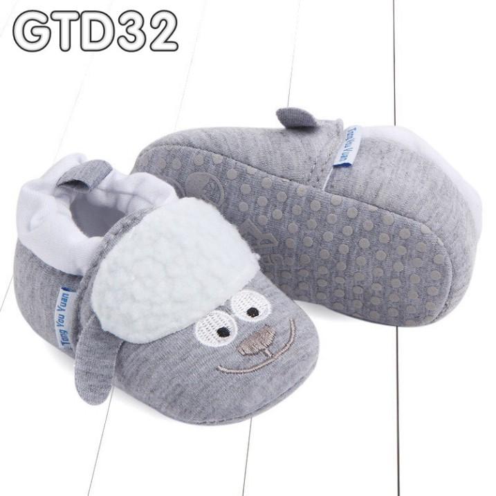 Giày cho bé yêu dưới 15 tháng