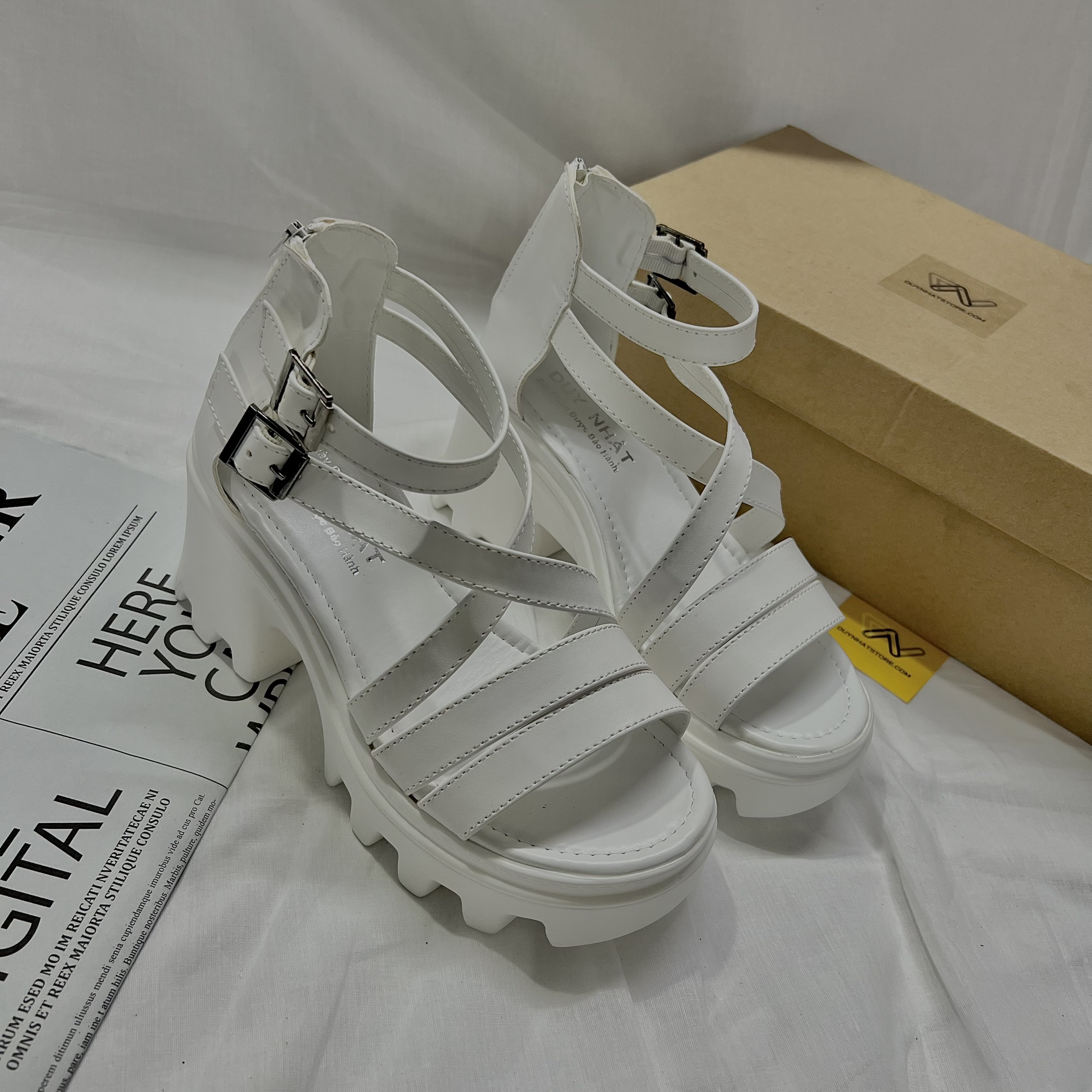 Giày Sandal Nữ Quai Ngang Đế Độn Bánh Mì Màu Trắng Đen Dây Mảnh Nhỏ Duy Nhật Store Bền Uzzang Chiến Binh Dây Kéo Cao 7cm