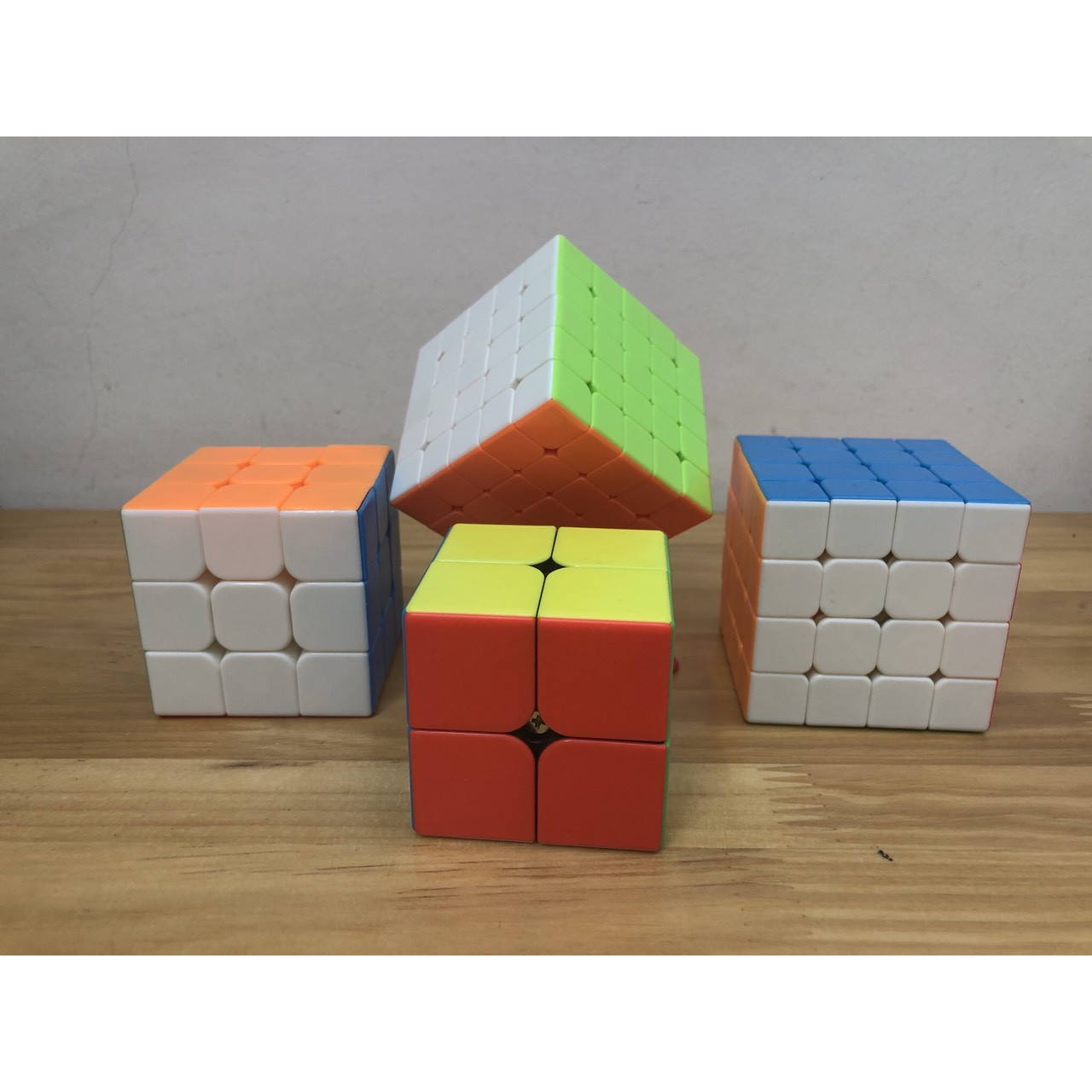 Combo : 4 Rubik kèm 4 chân đế