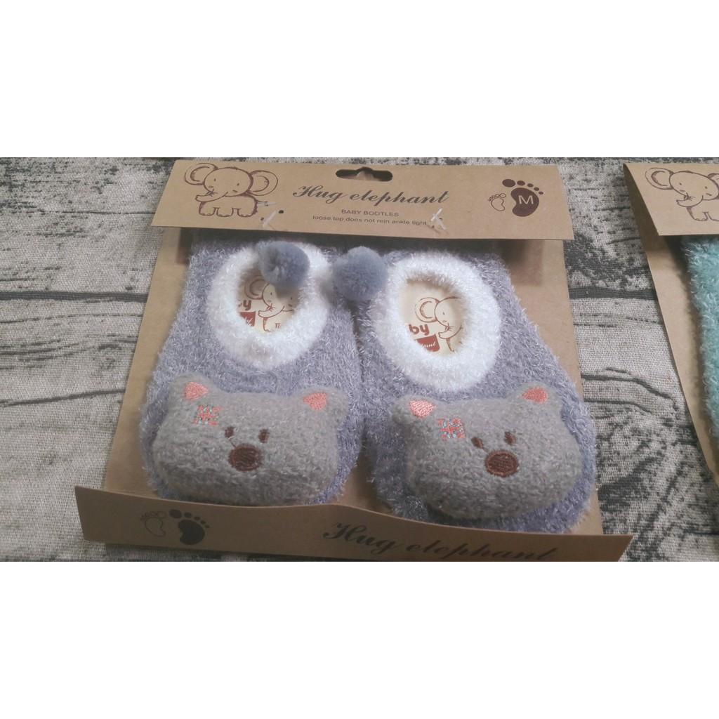 Giầy len xù hình đôi giày họa tiết 3D cho bé, có đế chống trượt