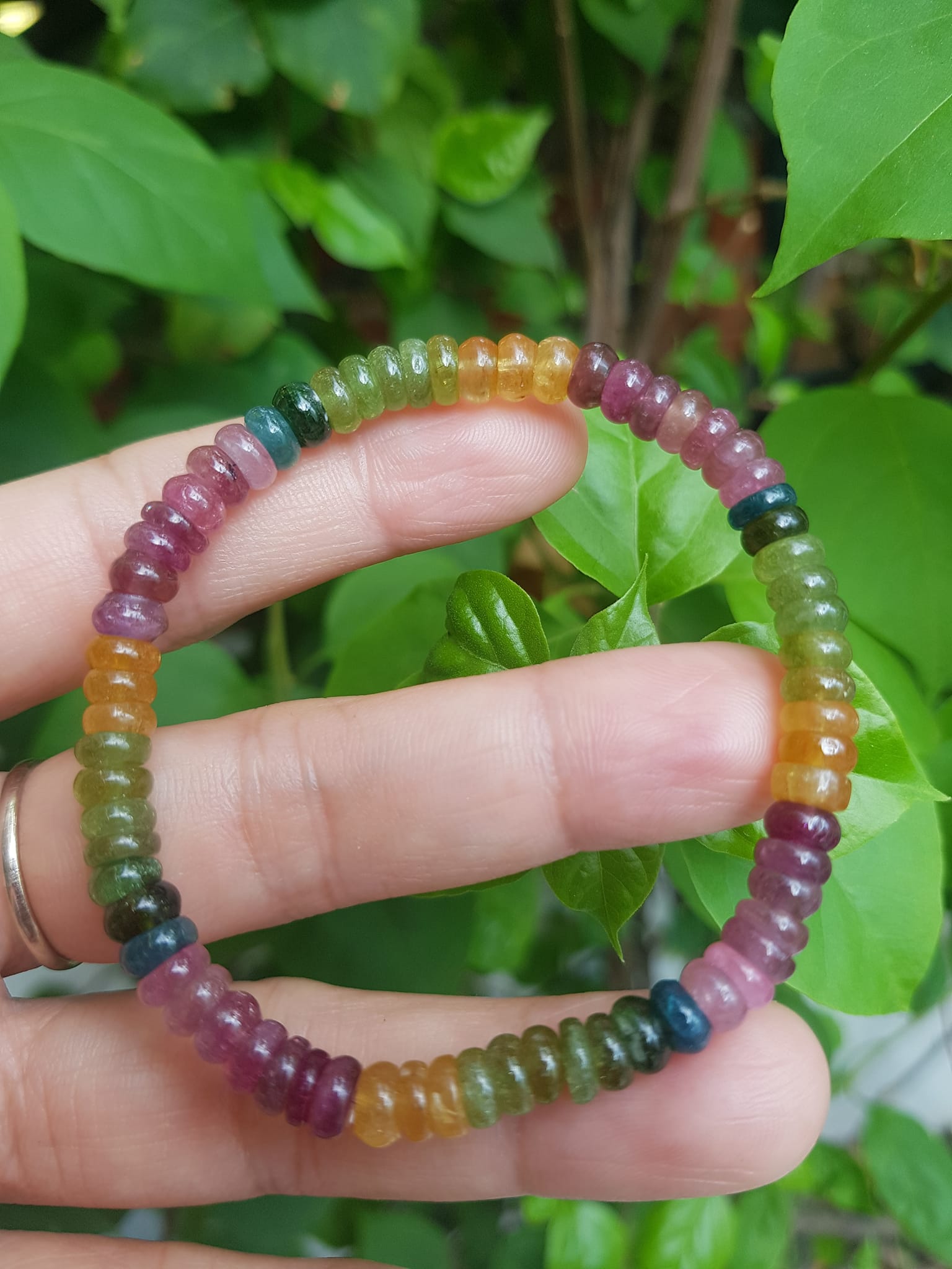 Vòng Tay Phong thủy may mắn Chất liệu Đá Tourmaline bánh xe đẹp tự nhiên màu đẹp Nữ tất cả các mệnh đeo vừa đẹp vừa xinh tốt cho sức khỏe ạ