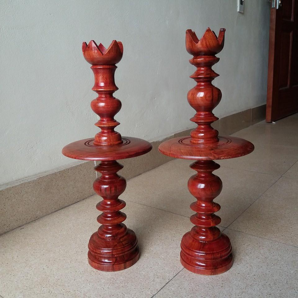 Đèn thờ gỗ gụ kích thước cao 50cmx20cmx20cm