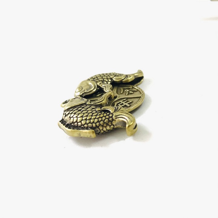 Móc Khóa Đồng Song Ngư Cá Chép, kích thước 4.2 x 0.7cm, màu đồng, dùng để trang trí bàn sách, bàn học, treo trên xe ô tô, treo vào móc khóa - SP005227