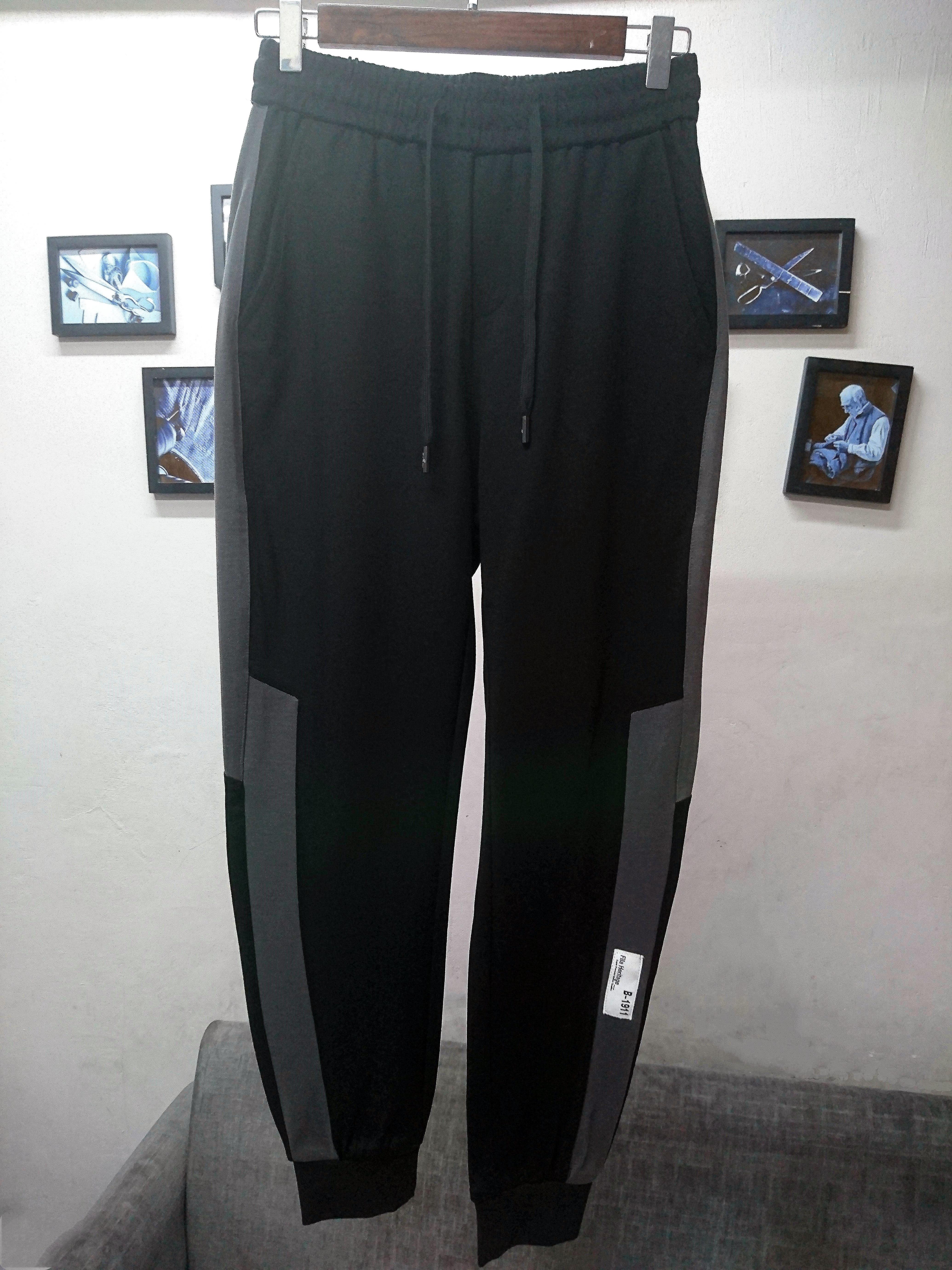 Quần Jogger Nam sọc thể thao ống bo năng động trẻ trung mang phong cách Hàn Quốc dáng ôm body chất liệu vải bông dệt kim cao cấp co giãn nhẹ mặc thoải mái hợp xu hướng thời trang - Mẫu HOT