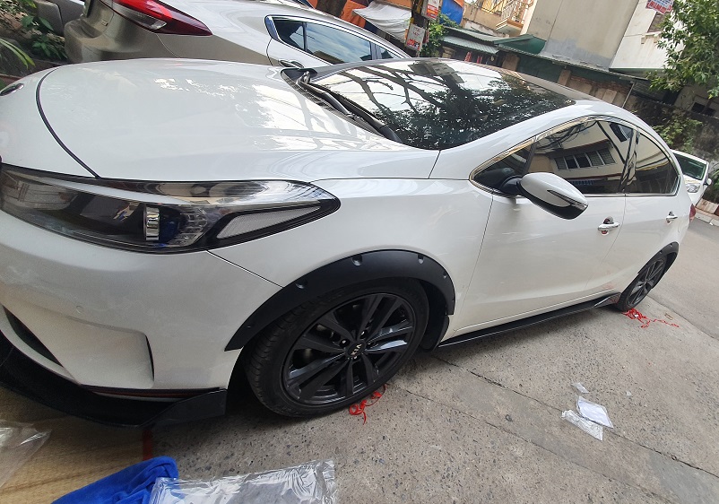 Cua Lốp Kia Cerato Mẫu Thể Thao Chống Xước Và Chống Va Quẹt Xe