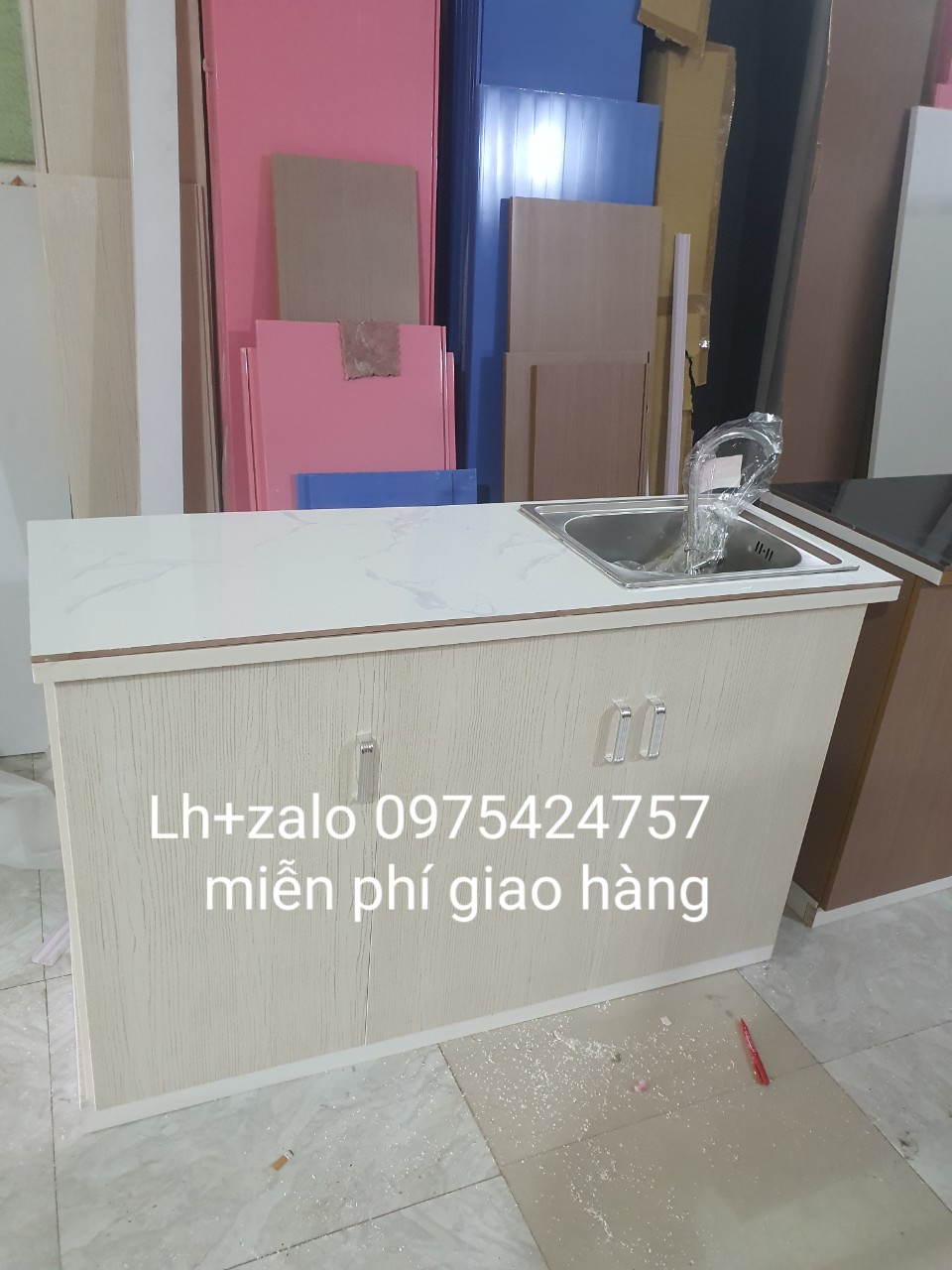 Tủ bếp mini có bồn mặt gạch