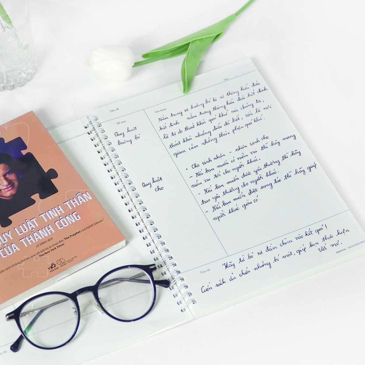 Combo Sách Đổi Đời gồm 01 Sách Bảy Quy Luật Tinh Thần Của Thành Công Tác Giả Deepak Chopra và 01 Sổ Con Đường Triệu Đô Tác giả Cấn Mạnh Linh