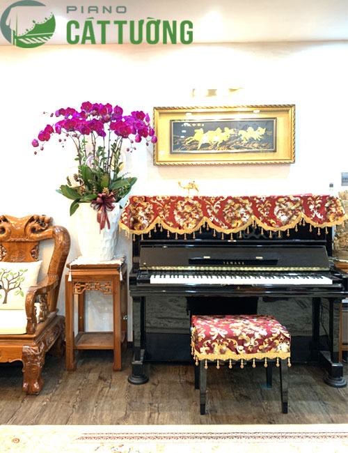 Khăn phủ đàn PIANO CÁT TƯỜNG,TK6, màu đỏ QUYẾN RŨ style HOÀNG GIA cao cấp, vừa trang trí vùa giúp bảo vệ đàn tối đa khỏi bụi bẩn x 1 bộ gồm khăn phủ nóc đàn và khăn phủ ghế đàn piano♫