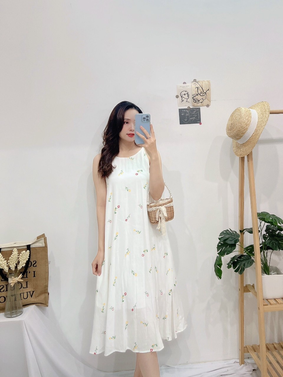 Đầm yếm dáng suông dài qua gối, Đầm maxi form rộng Cao Cấp trắng in hoa nhí, sát nách cổ tròn MiNhi