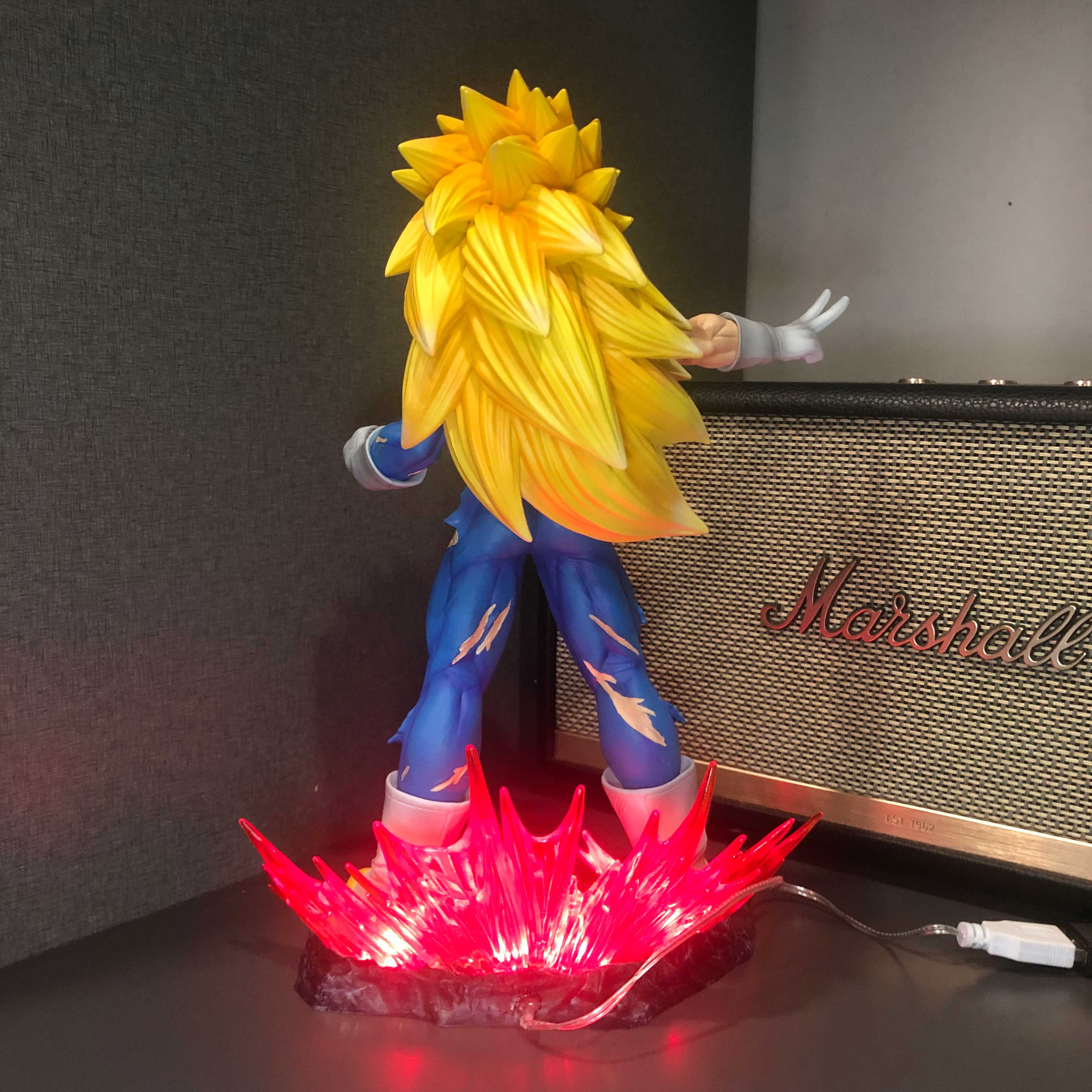 Mô hình Vegeta kèm 8 đầu 29 cm có LED  - Dragon Ball