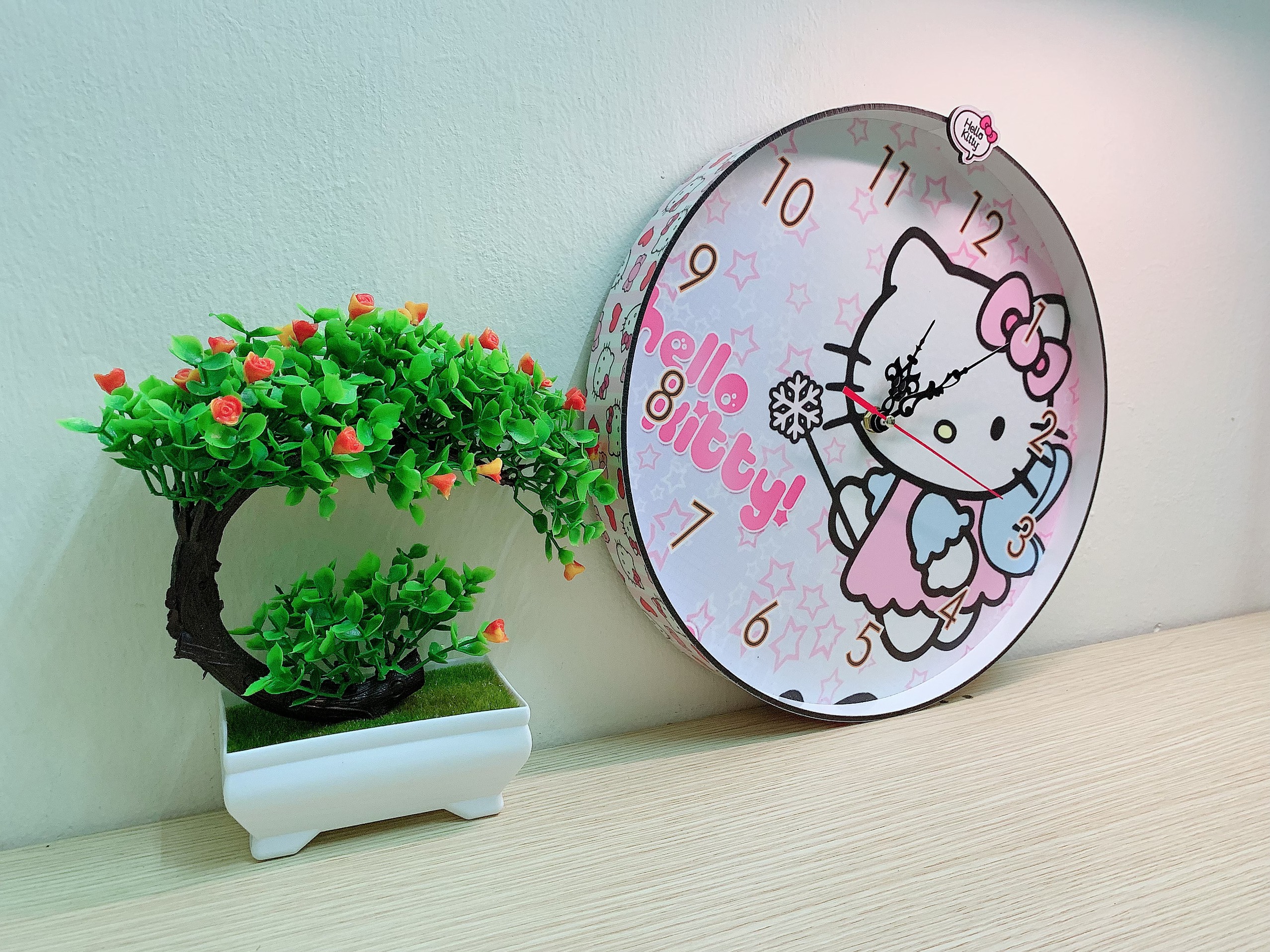 Đồng hồ trang trí treo tường độc đáo HELLO KITTY hồng phấn , kim trôi, không gây tiếng ồn, sản xuất thủ công