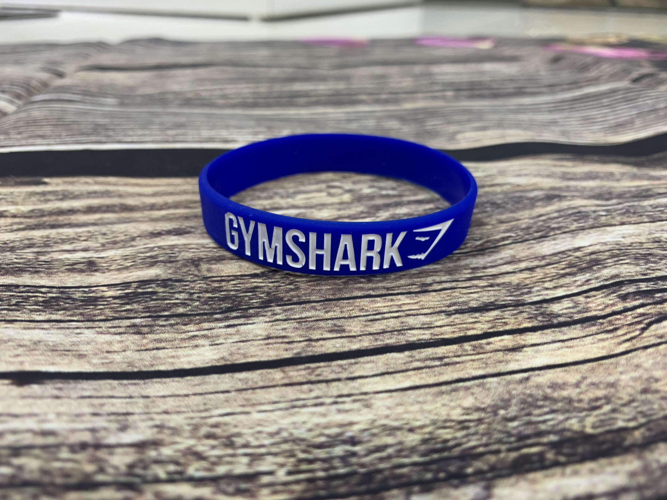 Vòng tay cao su GYMSHARK bản cỡ nhỡ, phiên bản mới, thiết kế chữ in hoa nổi bật