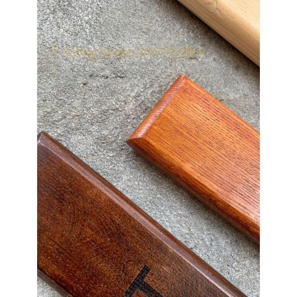 Tay nắm gỗ cửa kính
