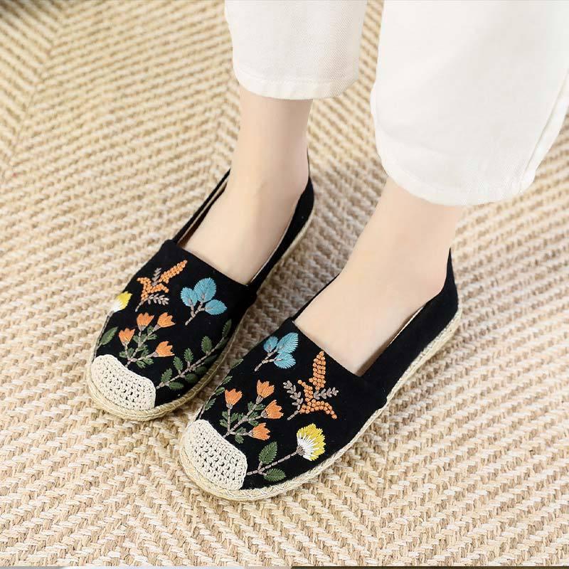 Slip on cói nữ - Giày lười vải thêu nhành hoa lá - Chất liệu vải bố 2 màu đen và kaki - Mã SP J-750