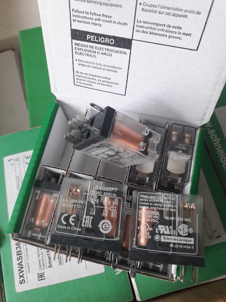 Rơ le RXG25P7 Schneider coil 220VAC - 8 chân 2NO-2NC | Chính hãng |