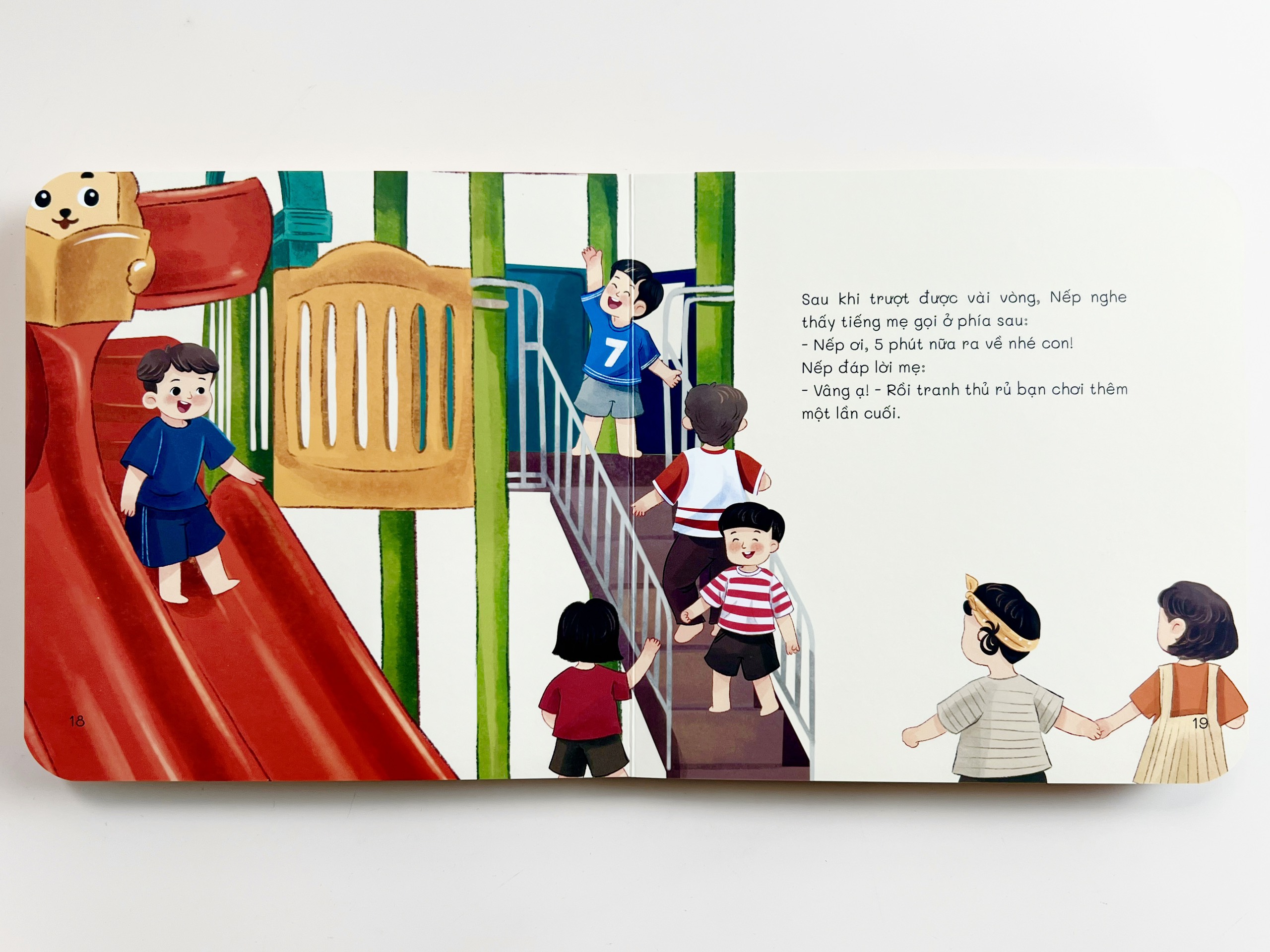 Bộ Sách Kỹ Năng Mềm Cho Bé - Bé Học Ứng Xử - LionBooks - Bộ 4 Cuốn Giấy Bồi Cứng