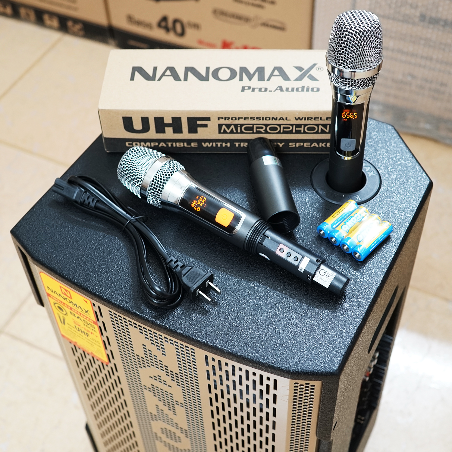 Loa Kẹo Kéo Karaoke Bluetooth Nanomax SK-12F7 Chính Hãng Giá Rẻ 2 Mic Bass 30 Bản Mới Hàng Chính Hãng