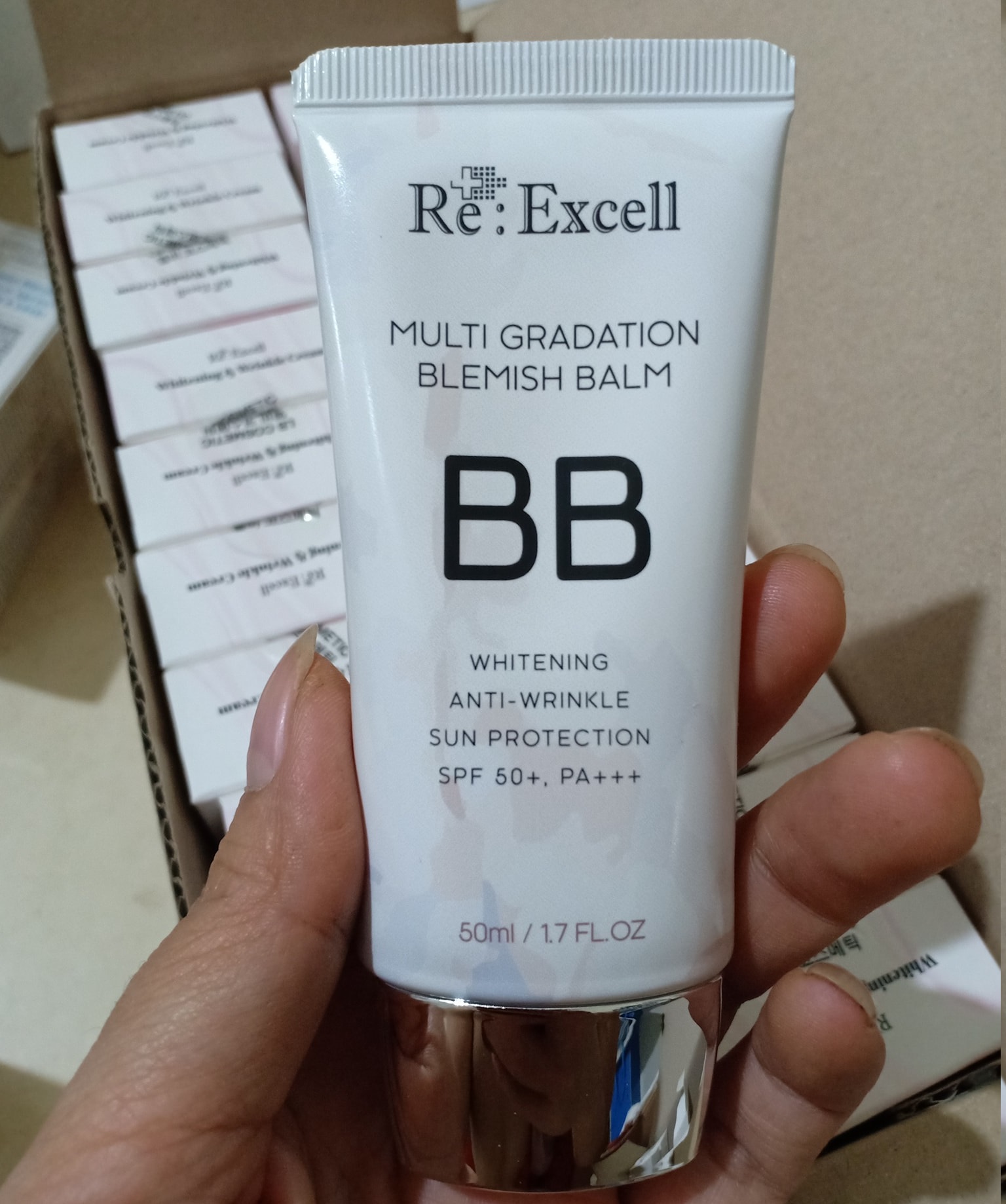 BBCream Re:Excell 4 in1 Hàn Quốc Multi Gradation Blemish Balm R&amp;B kem nền, kem lót trang điểm, che phủ khuyết điểm, chống nắng, bật tone da sáng mịn tự nhiên, không bí bết, không lộ vân kem, 50ml