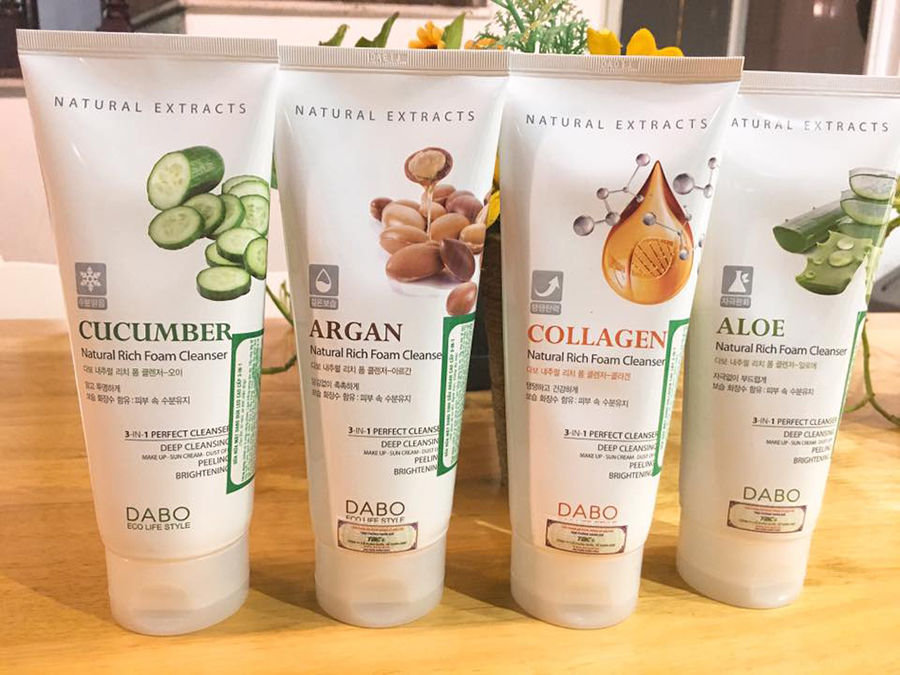 Sữa rửa mặt trà xanh sạch nhờn giảm mụn Dabo Green Tea Foam Cleanser Hàn Quốc 180ml + Móc khoá