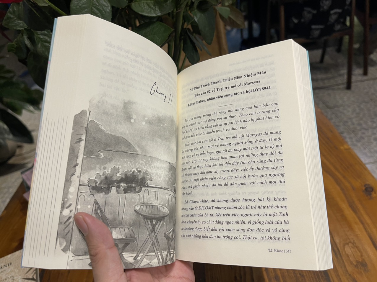 NGÔI NHÀ BÊN BỜ BIỂN XANH THẲM – TJ Klune – Jack Frogg dịch – Asbooks – AZ Vietnam – NXB Thế Giới