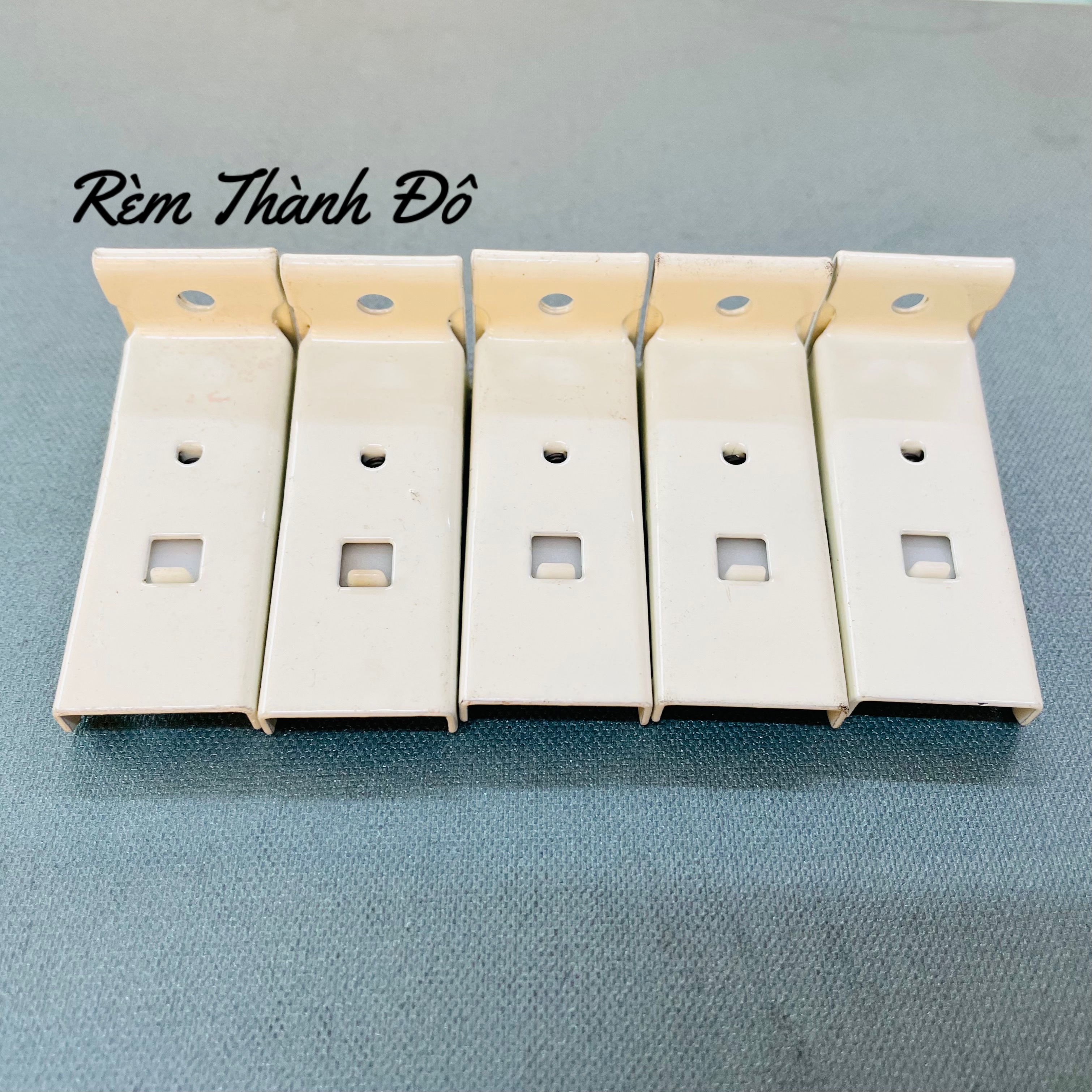 Phụ kiện lắp thanh ray treo rèm /ke treo thanh trượt trên trần