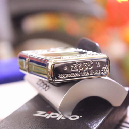 Bật Lửa Zippo 167 Tugra Armor High Polish Chrome