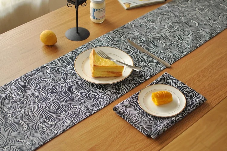 Khăn trải bàn table runner vải bố - Họa tiết sóng xoắn - mẫu G06