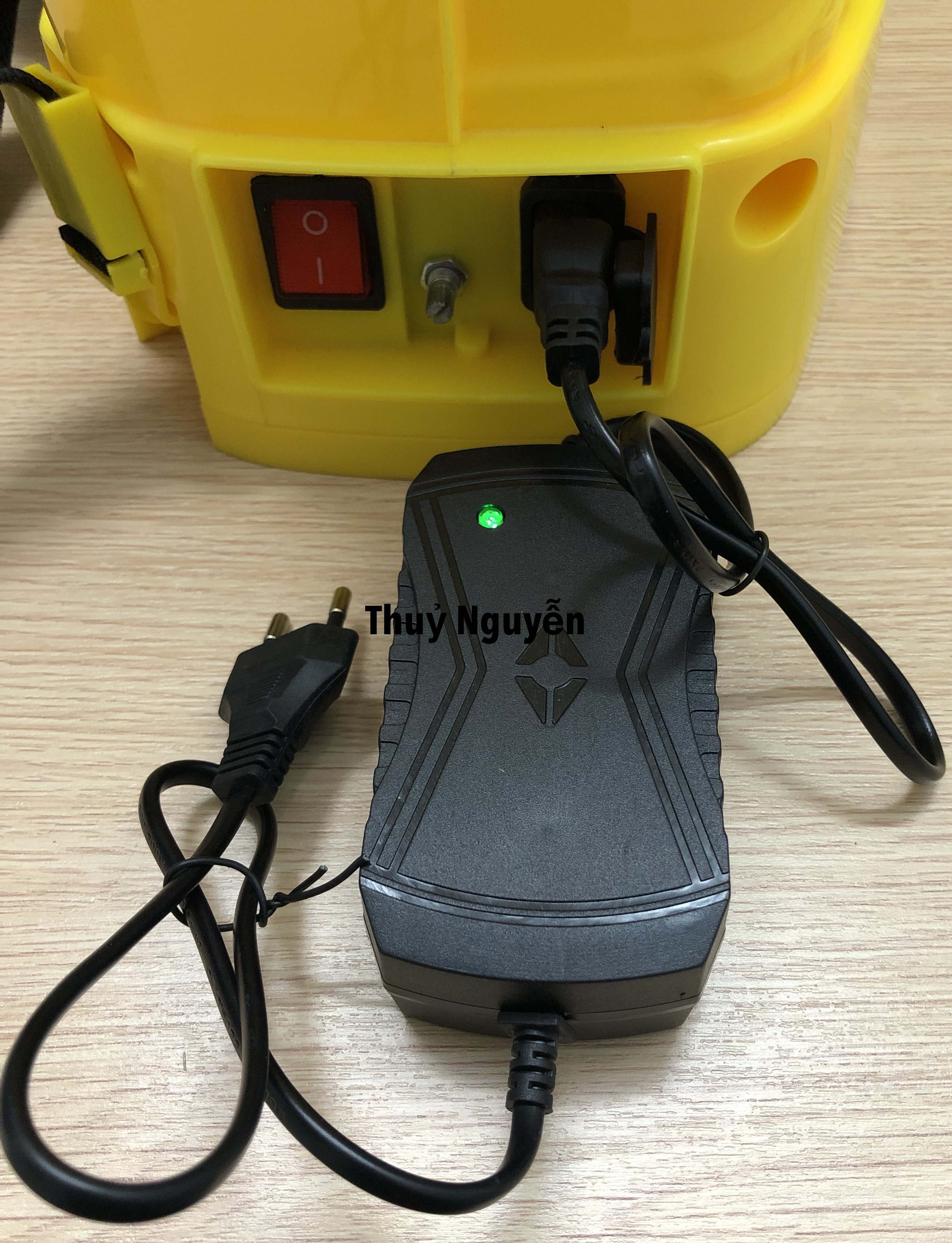 CỤC SẠC 12V lớn và nhỏ bình xịt điện /bình phun thuốc trừ sâu