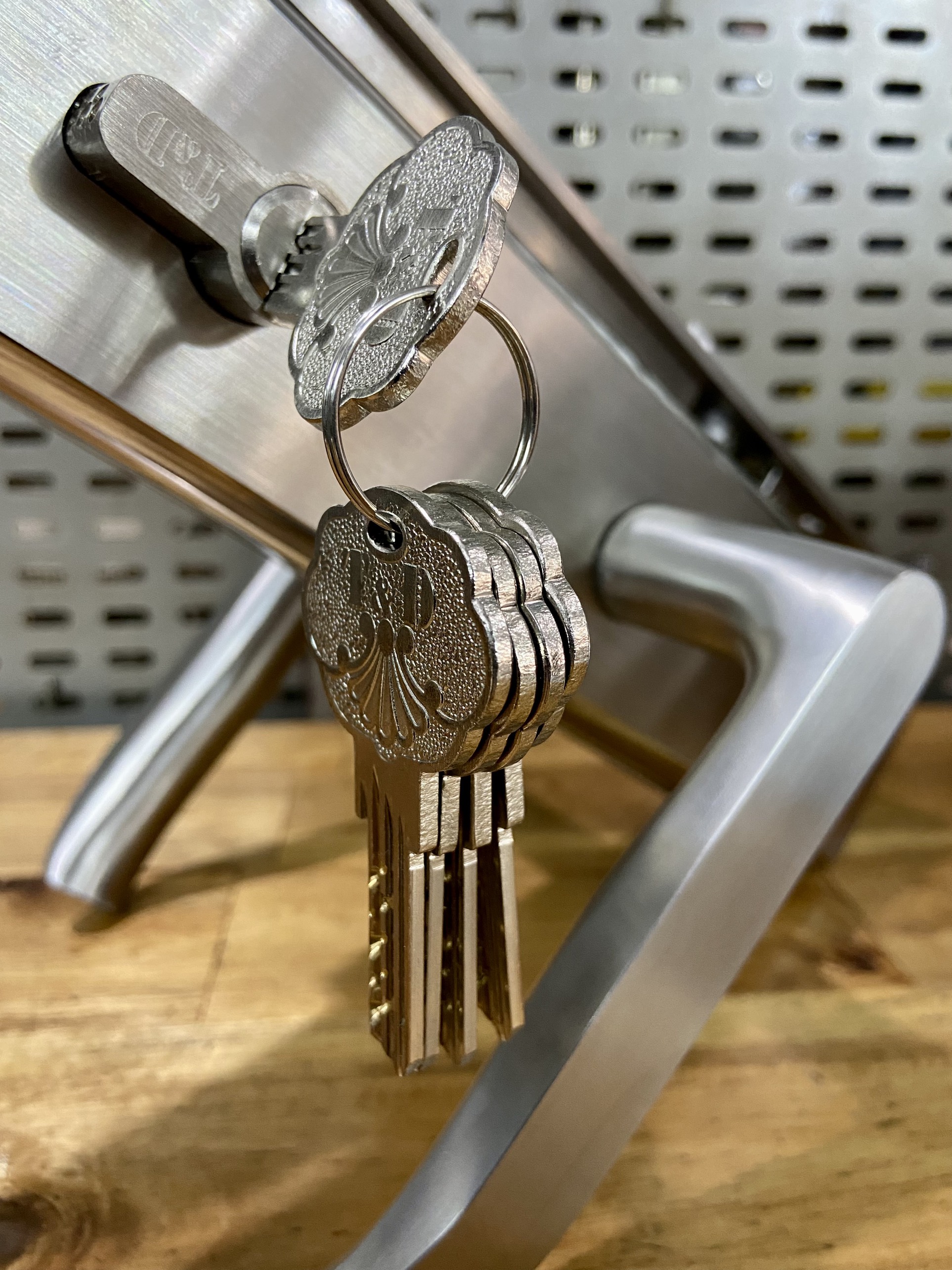 Khóa tay gạt Inox 304 ĐÚC dài 3 Tấc