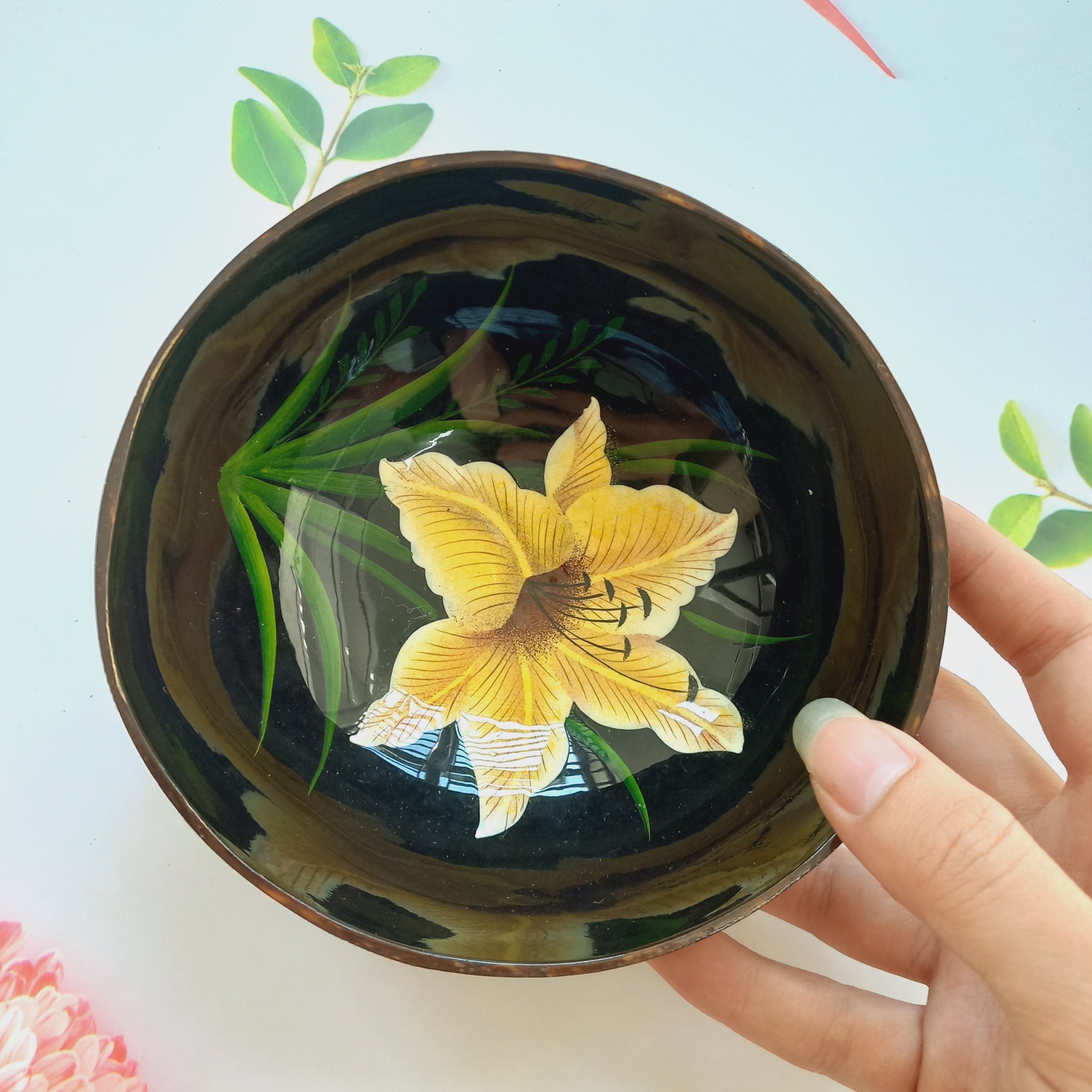 Bát Gáo Dừa Tự Nhiên Sơn Mài Họa Tiết Rất Đẹp - Họa Tiết Hoa Ly