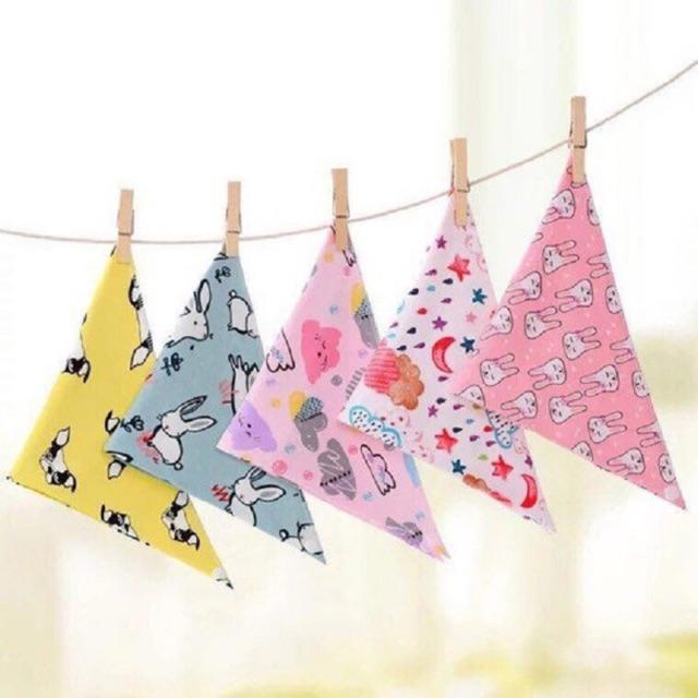 SET 5 yếm 100% cotton NỀN MÀU bé
