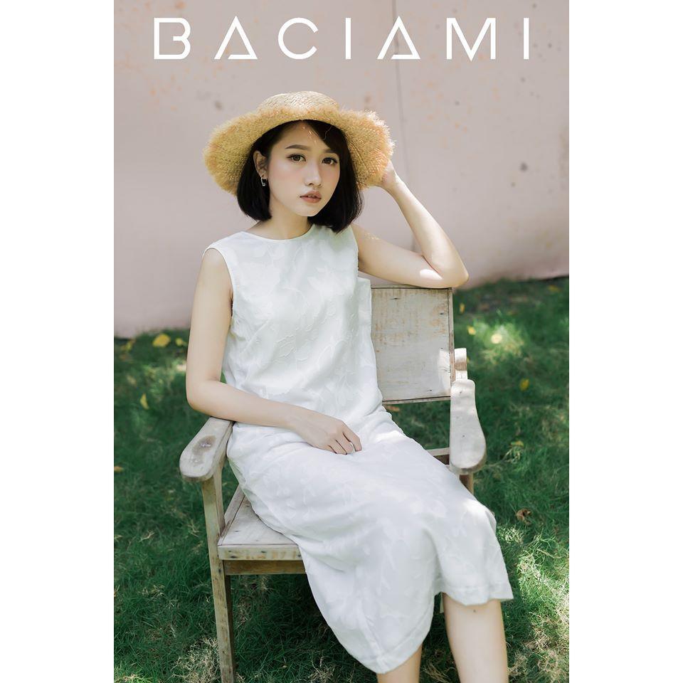 Baciami-Đầm Trắng Cổ Tròn Hở Lưng