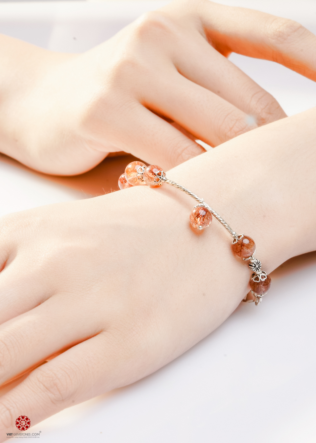 Vòng tay Thạch Anh Tóc Đỏ tự nhiên 100% phối charm bạc Thái cao cấp 92.5% mang tới tài lộc, vận may, hợp mệnh Hỏa, Thổ | VietGemstones