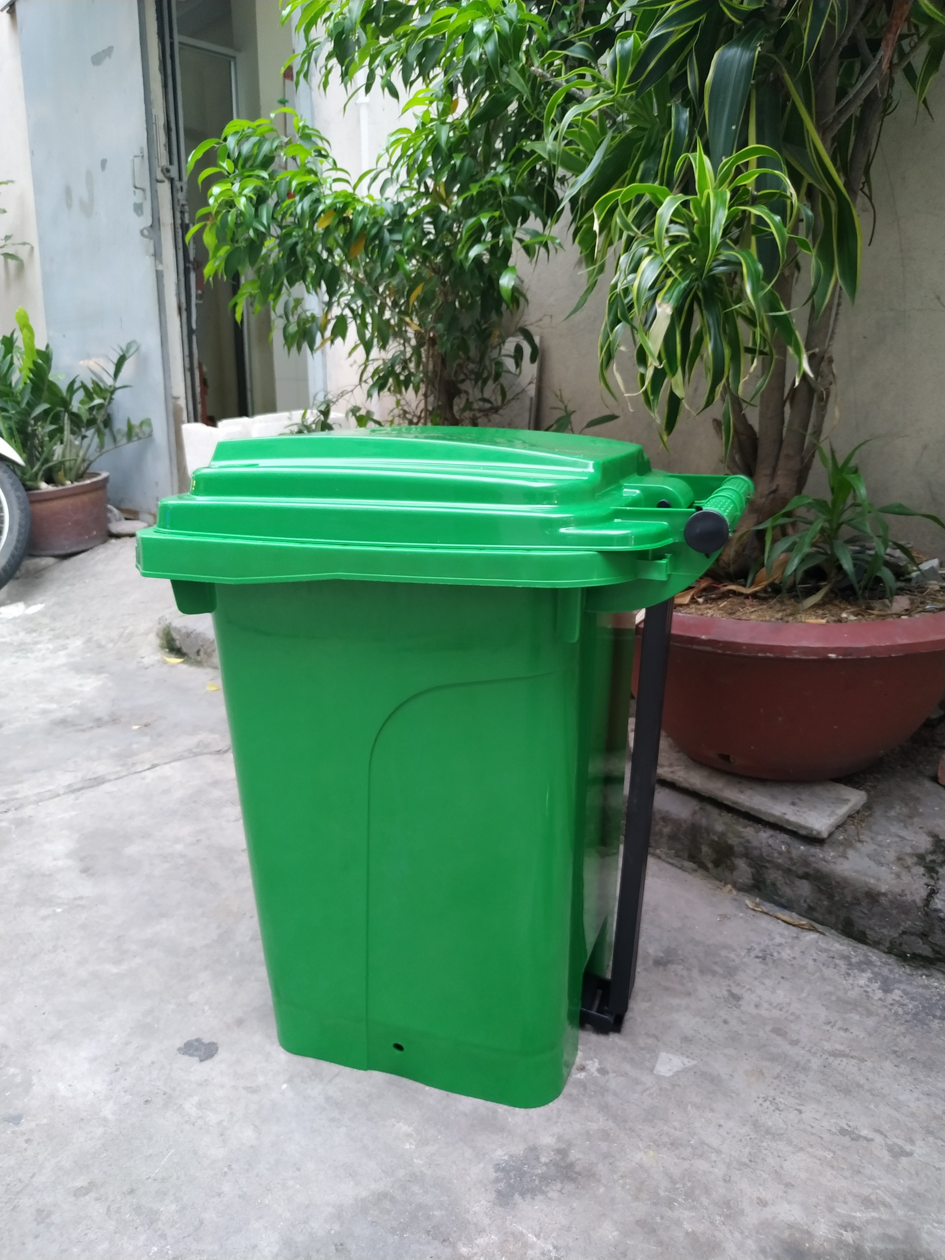 THÙNG RÁC NHỰA ĐẠP CHÂN 60 LÍT