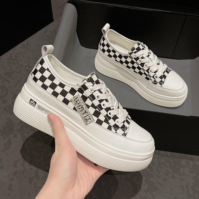 Little white shoes 2022 spring new inner heightening thick bottomed muffin shoes versatile popular casual canvas women's shoes