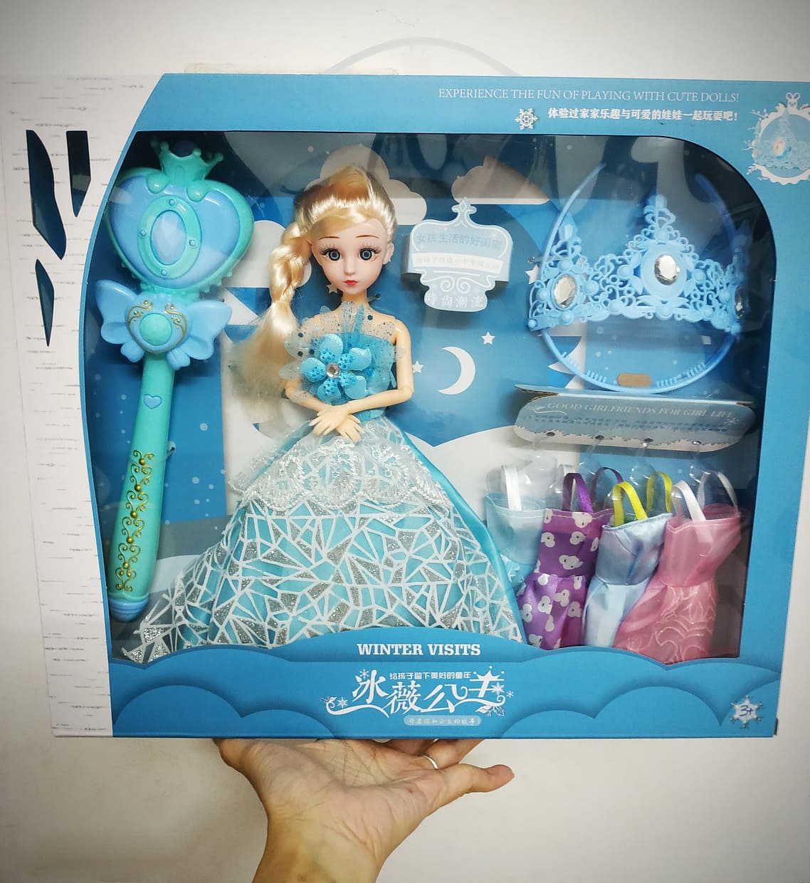 Bộ đồ chơi phụ kiện Búp bê thay đổi trang phục nữ hoàng băng giá Frozen Elsa khớp tay chân kèm quyền trượng có ánh sáng và vương miện