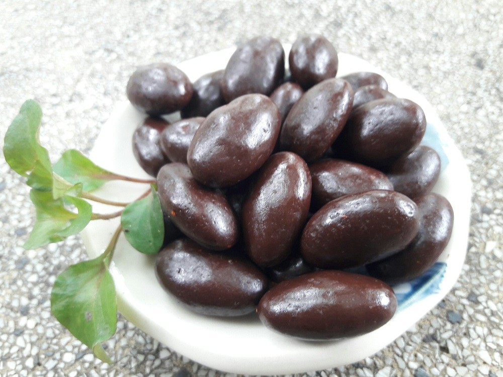 Socola Legendary - Dragees Socola sữa Bọc hạt Hạnh Nhân vị Cam Quế hũ 180g