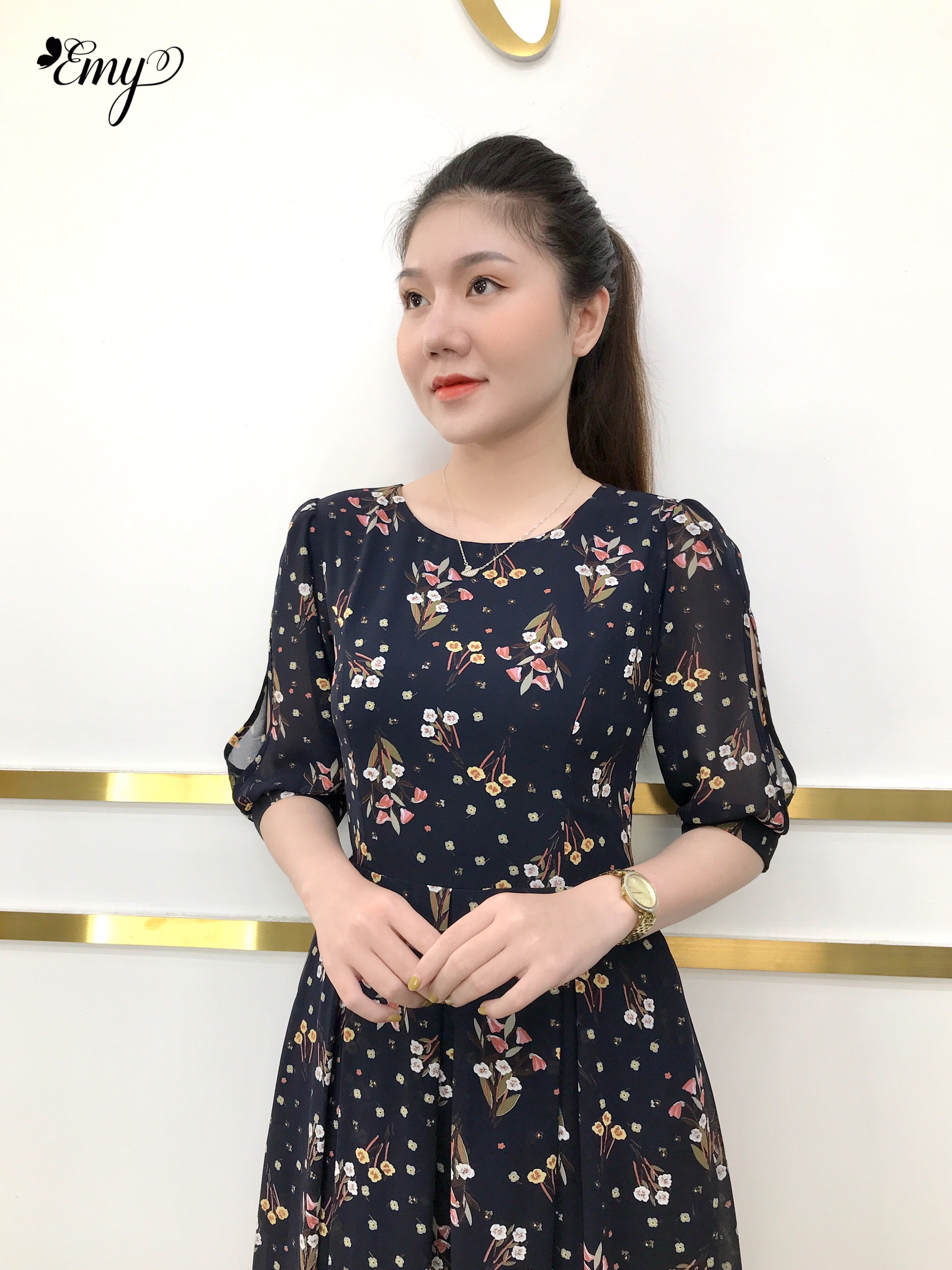 Đầm xòe EM5200 Nữ Trung Niên Cổ Tròn Tay Xẻ Xanh Đen Hoa Nhí - Váy EMY