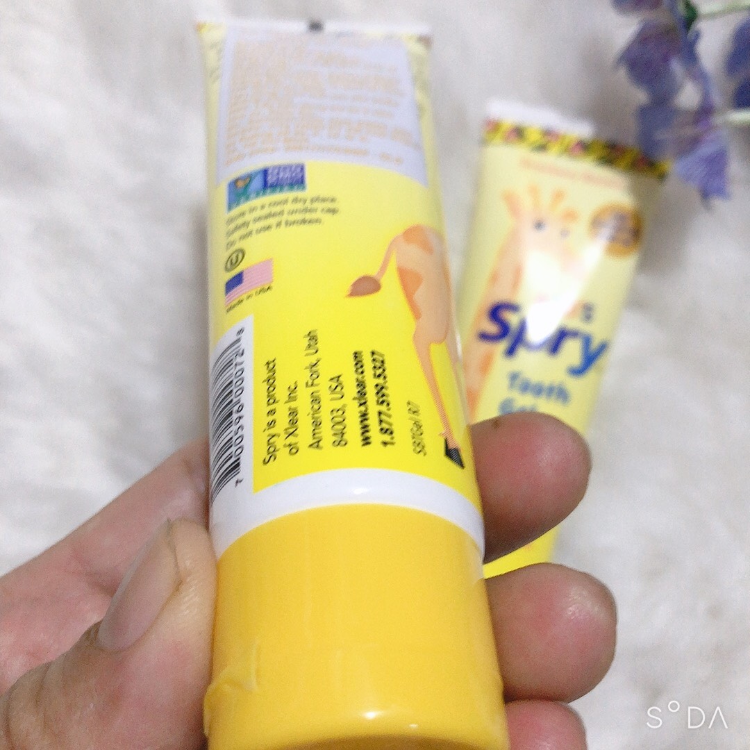 Kem đánh răng trẻ em Kid's Spry 60ml - Mỹ (vị Strawberry Babana)