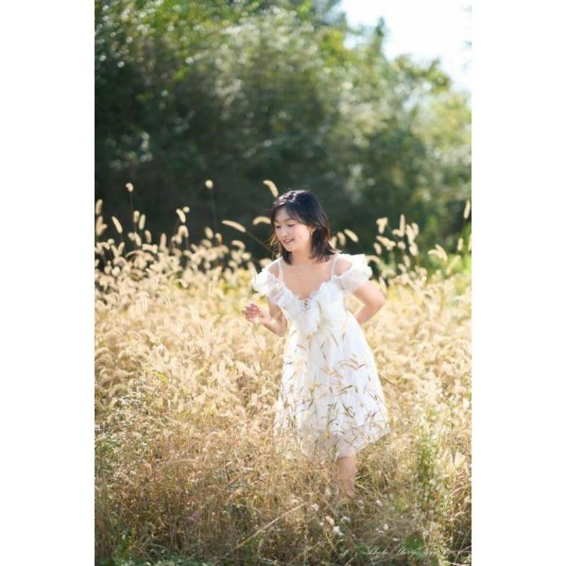 - Đầm Ulzzang trắng hai dây