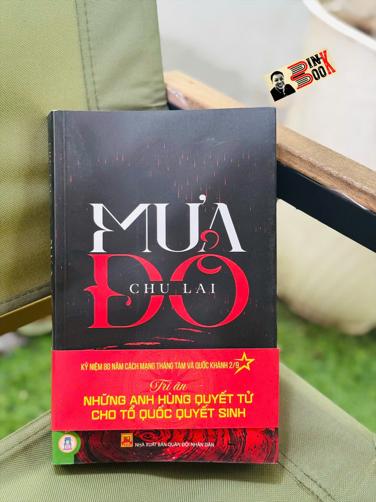 [Ấn bản kỷ niệm 80 năm Cách mạng tháng Tám và Quốc khánh 2/9] MƯA ĐỎ – Chu Lai – Vietnambook