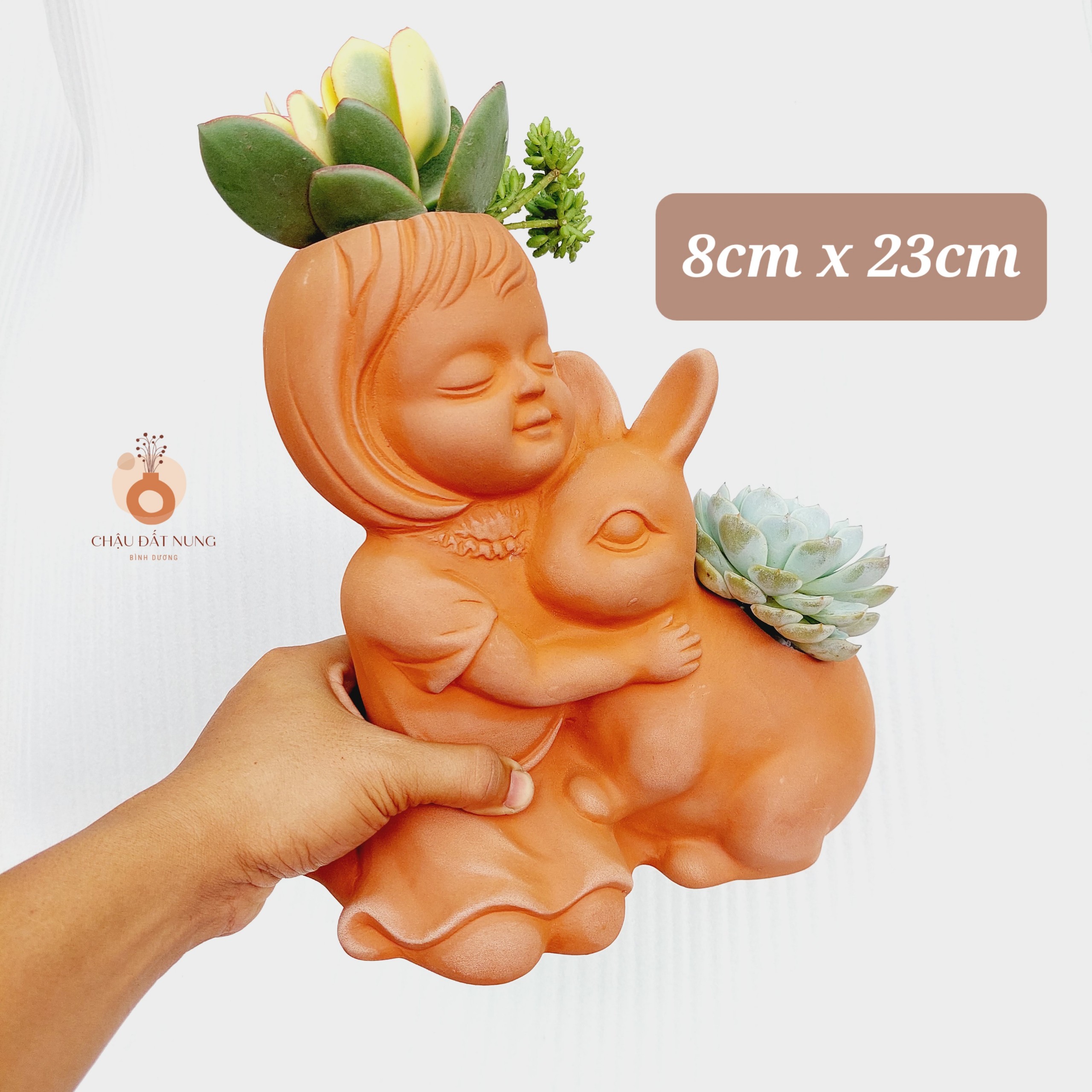 Chậu đất nung Bình Dương - Cô gái Serena và bạn thỏ, miệng chậu 8cm, chiều cao 23cm
