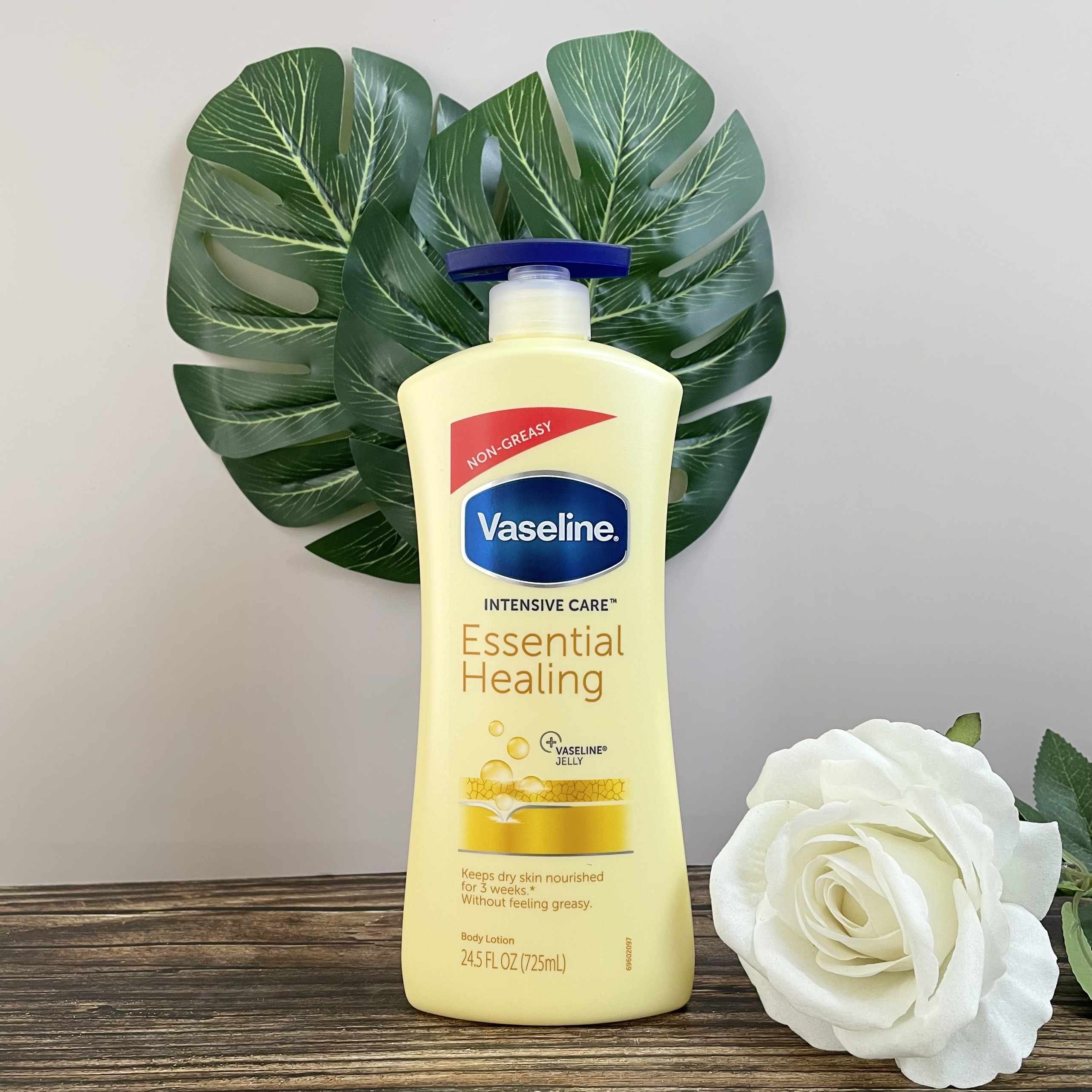 Sữa dưỡng thể Vaseline Intensive Care Essential Healing Lotion 725ml Vàng Mẫu mới